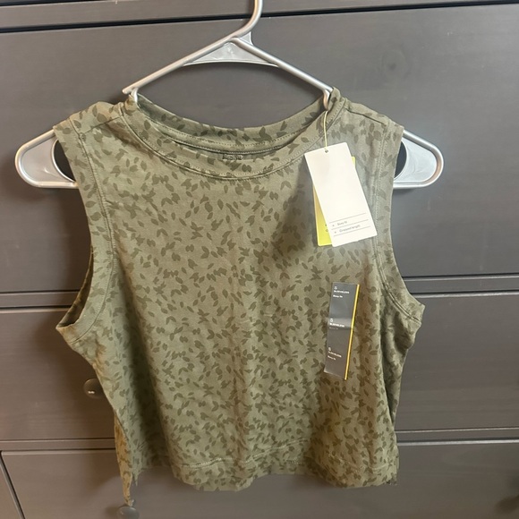 Target’s All in Motion Green Sleeveless Crop Tank Top - Picture 1 of 4